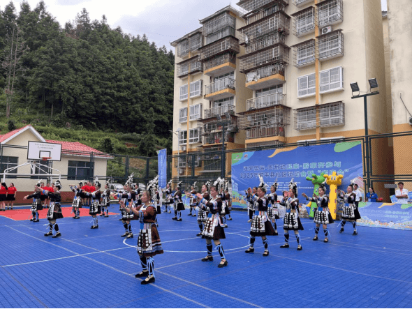 黎平县德凤街道:社区“家奥会”燃情开赛 500 余居民共享运动欢乐