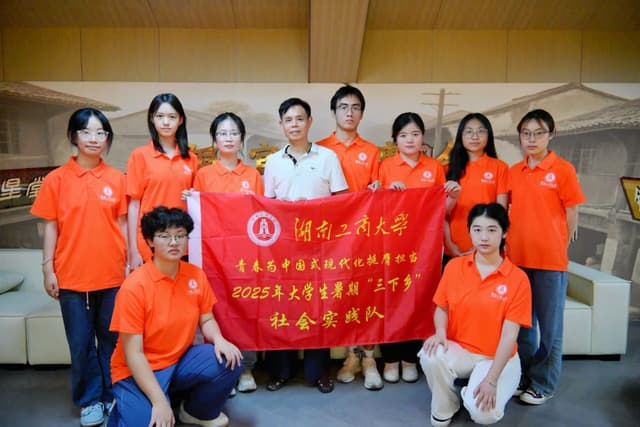 窑火燃千载,匠心铸古陶——湖南工商大学“窑”遥领先实践团对话铜官窑省级非遗传承人刘志广大师纪实