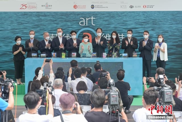 香港维港两岸举行“艺术@维港”展览