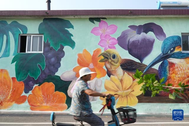 山东泰安市北张村:多彩墙绘艺术画扮靓乡村