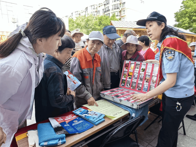 青春铸盾·法护万家:宝南社区法治青鸽青年突击队深耕基层法治服务一线